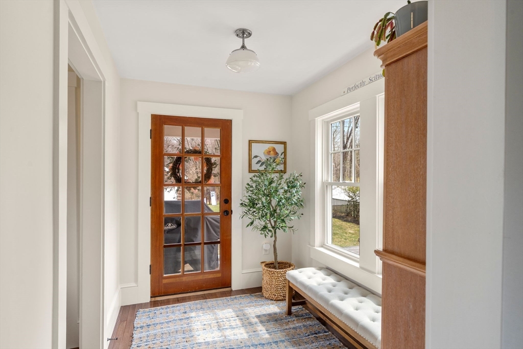 386 Country Way Scituate, MA 02066 - Photo 4 of 41