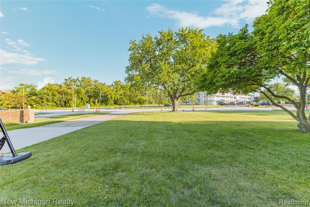 8359 Chicago Road Warren, MI 48093 - Photo 50 of 74