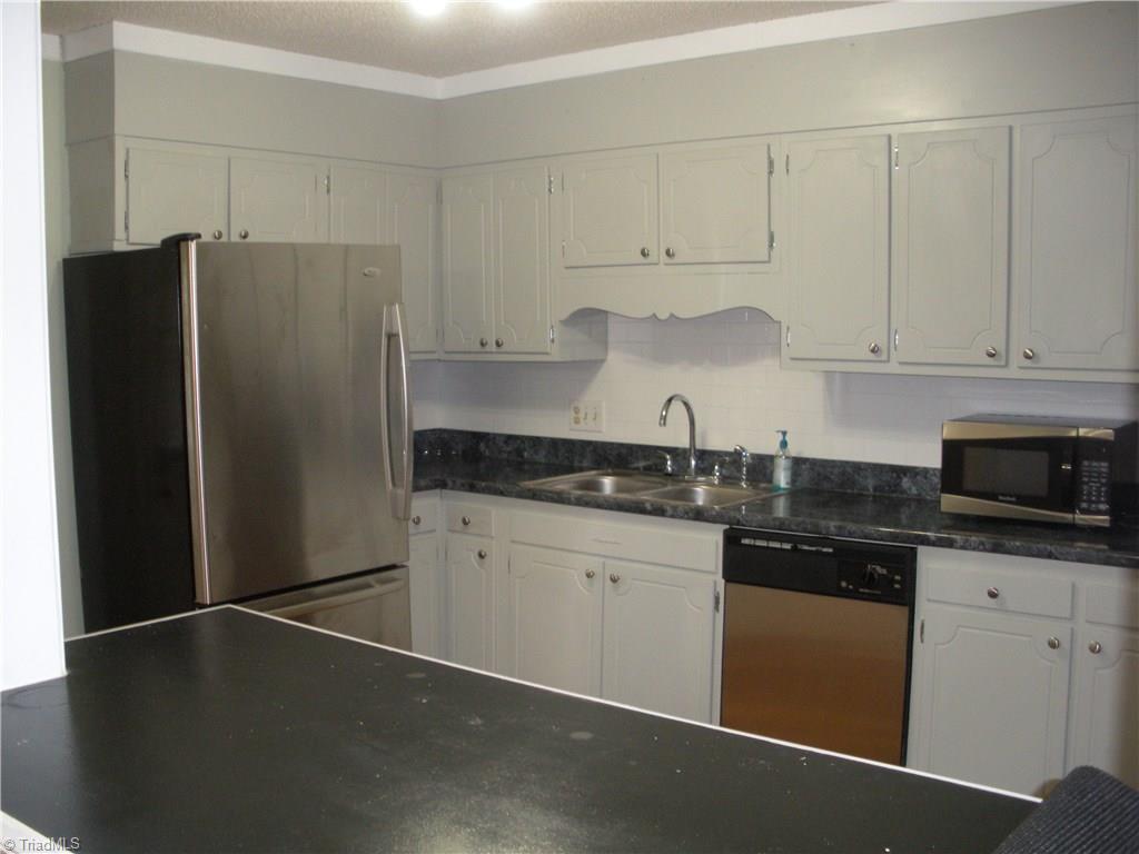 211 Northpoint Avenue, Unit G High Point, NC 27262 - Photo 6 of 21 Kitchen with bar area for sitting.