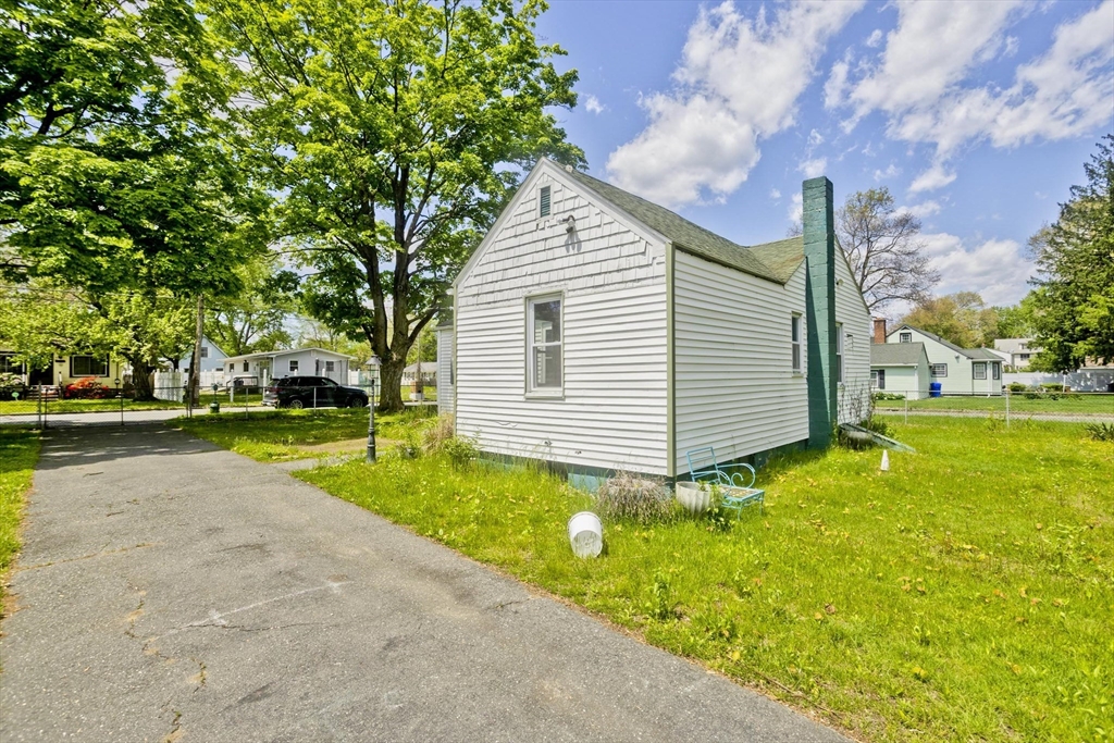 135 Lucerne Road Springfield, MA 01119 - Photo 30 of 40