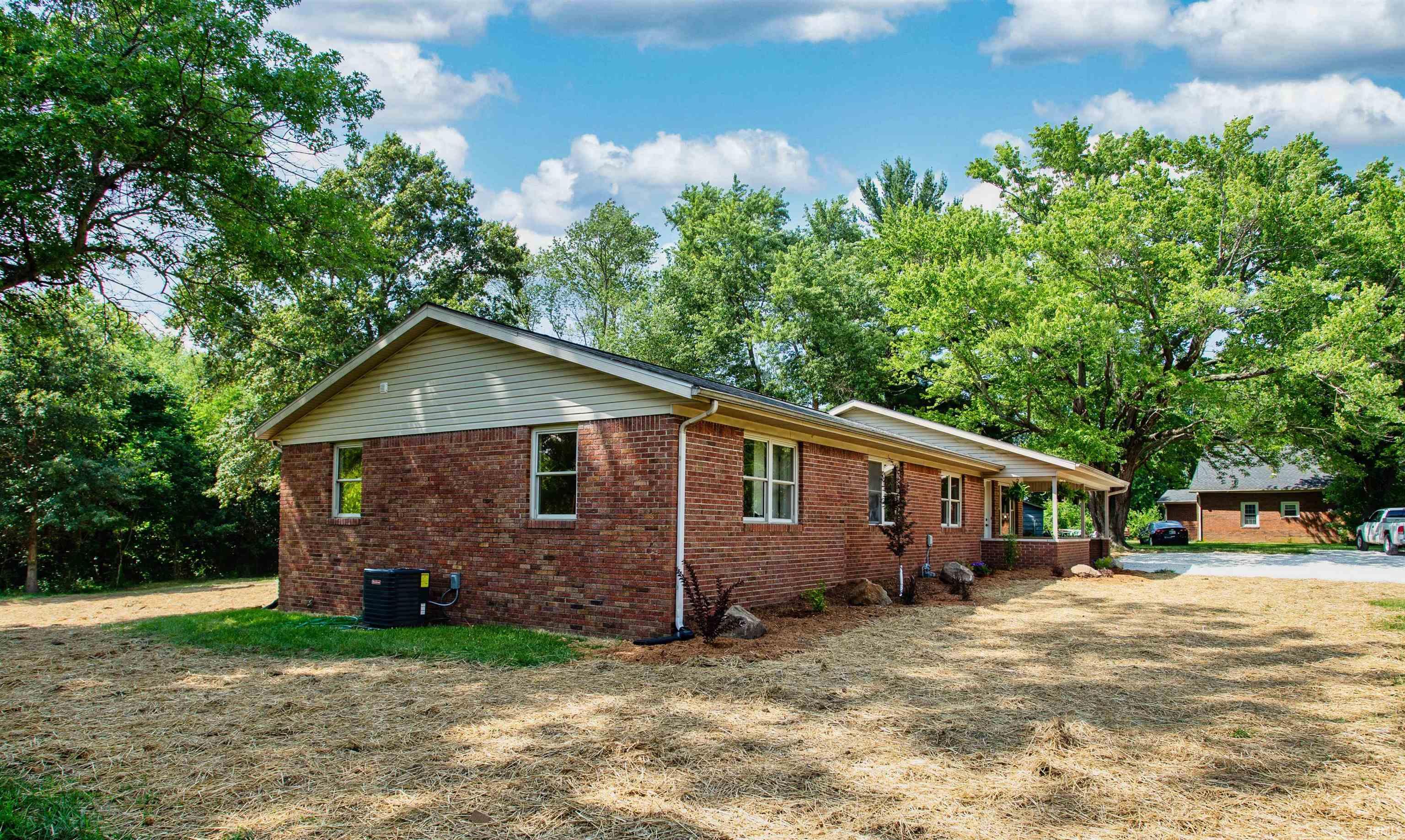 5384 South State Road Winslow, IN 47598 - Photo 3 of 36