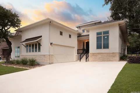 a view of house and outdoor space