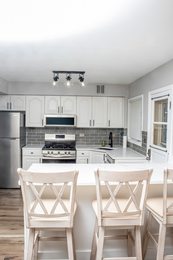 562 Green Bay Road Glencoe, IL 60022 - Photo 3 of 18 Gallery Image 3