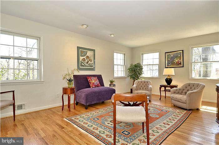 9220 Watson Road Silver Spring, MD 20910 - Photo 4 of 11 Living Room
