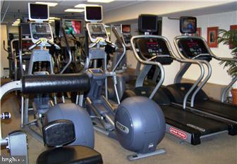 200 Locust Street, Unit 27H Philadelphia, PA 19106 - Photo 19 of 23