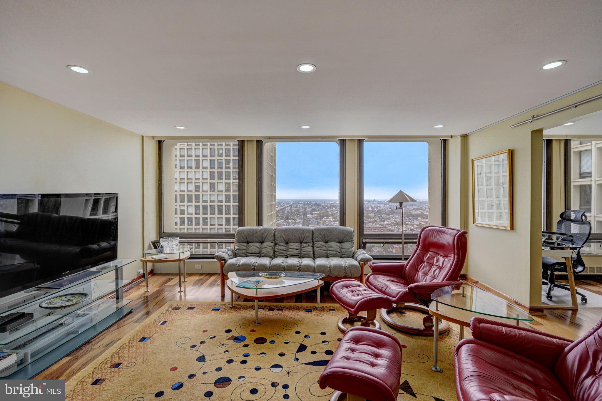 200 Locust Street, Unit 27H Philadelphia, PA 19106 - Photo 2 of 23