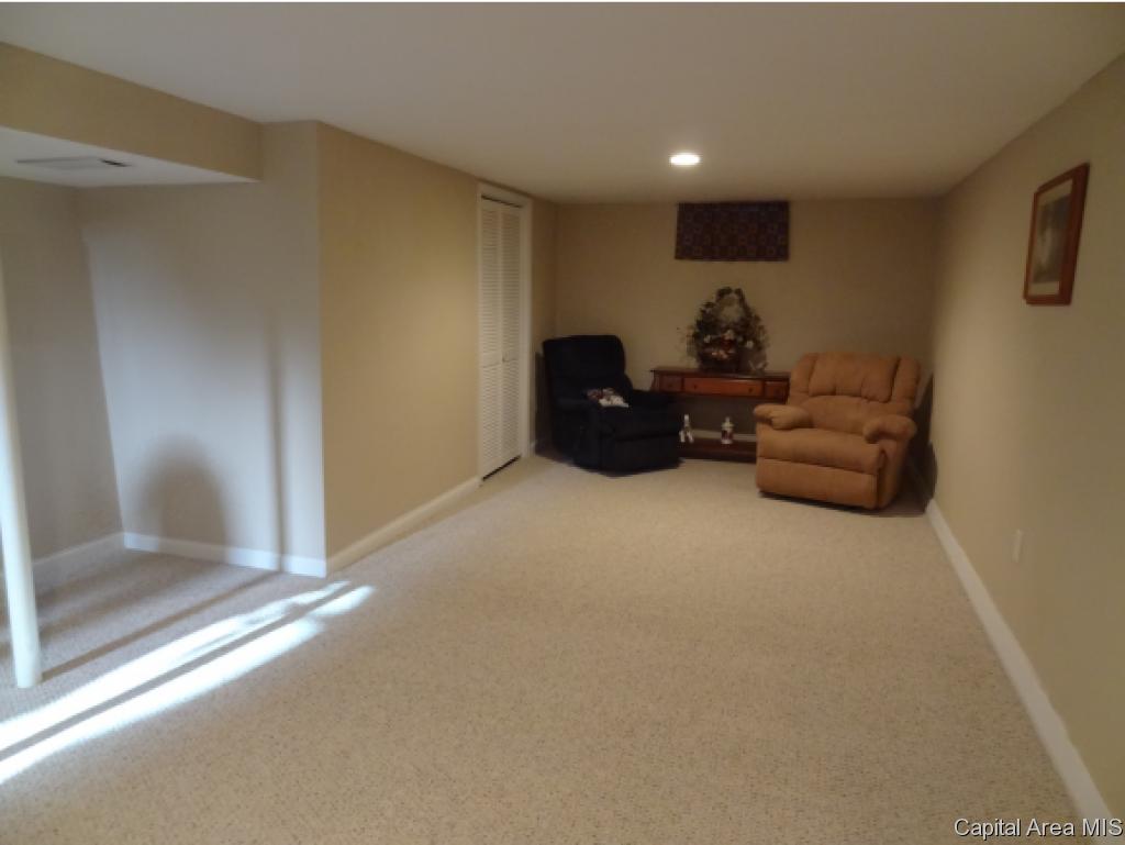 2116 Keokuk Road Springfield, IL 62702 - Photo 14 of 17