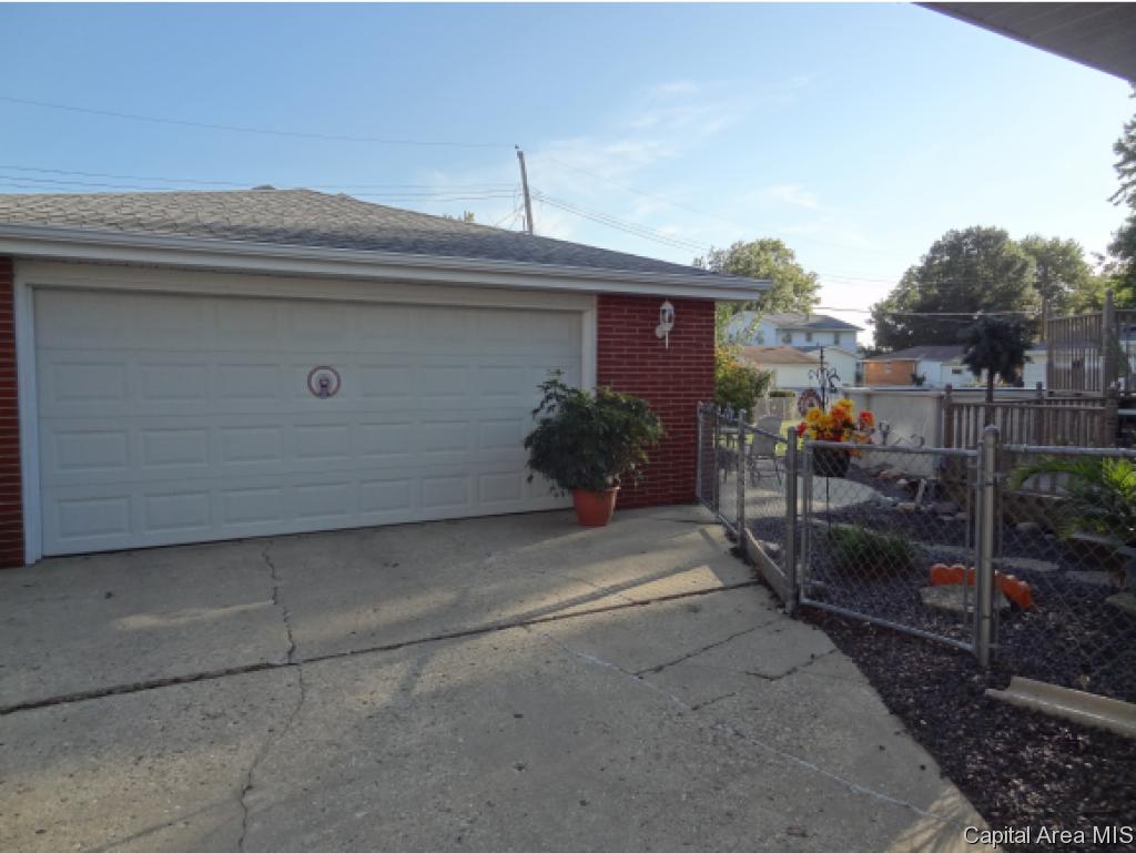 2116 Keokuk Road Springfield, IL 62702 - Photo 2 of 17