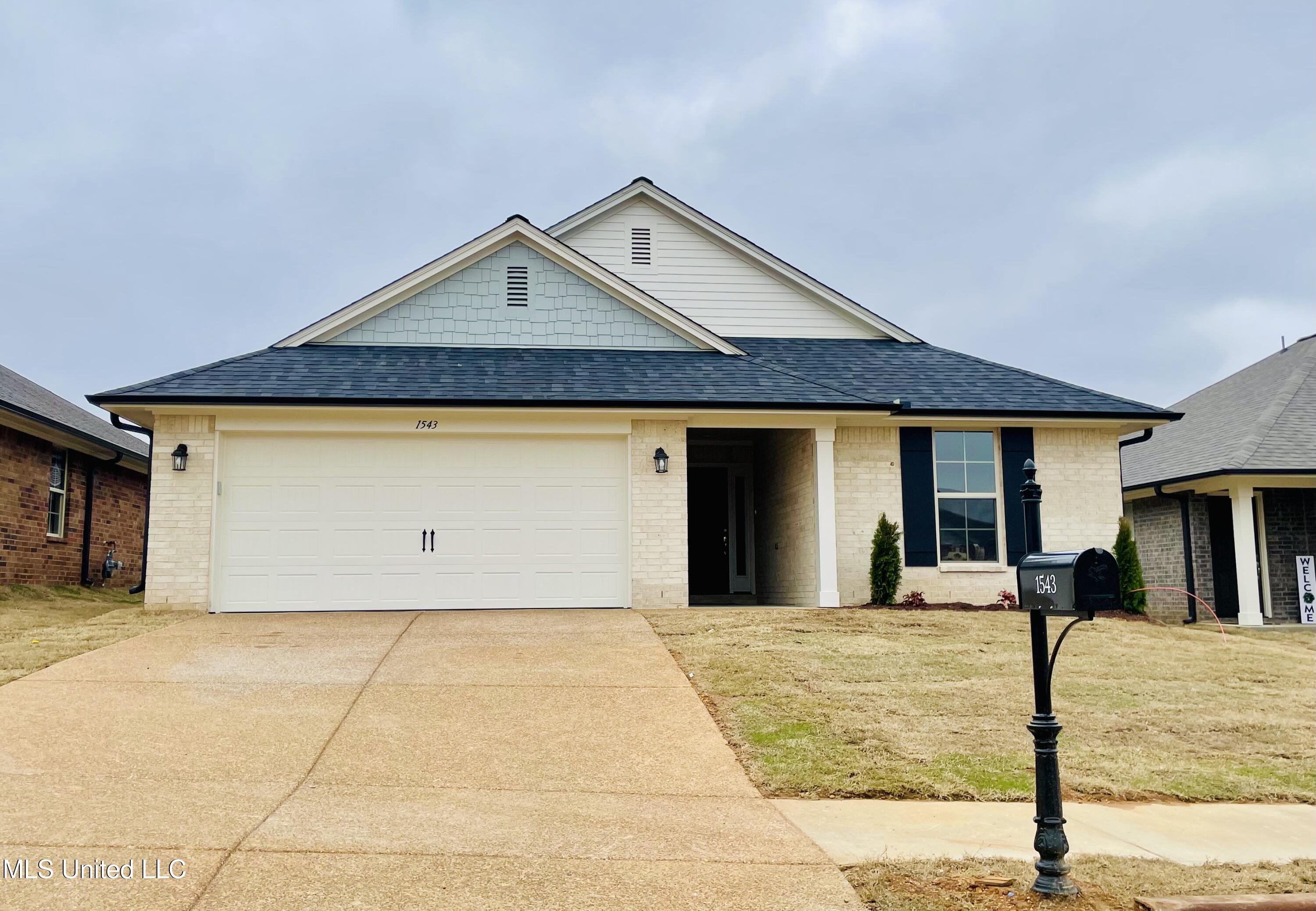 1543 Reece Drive South Southaven, MS 38671 - Photo 2 of 9 72740F6C-21F1-401C-A490-4D4A70E98CEF