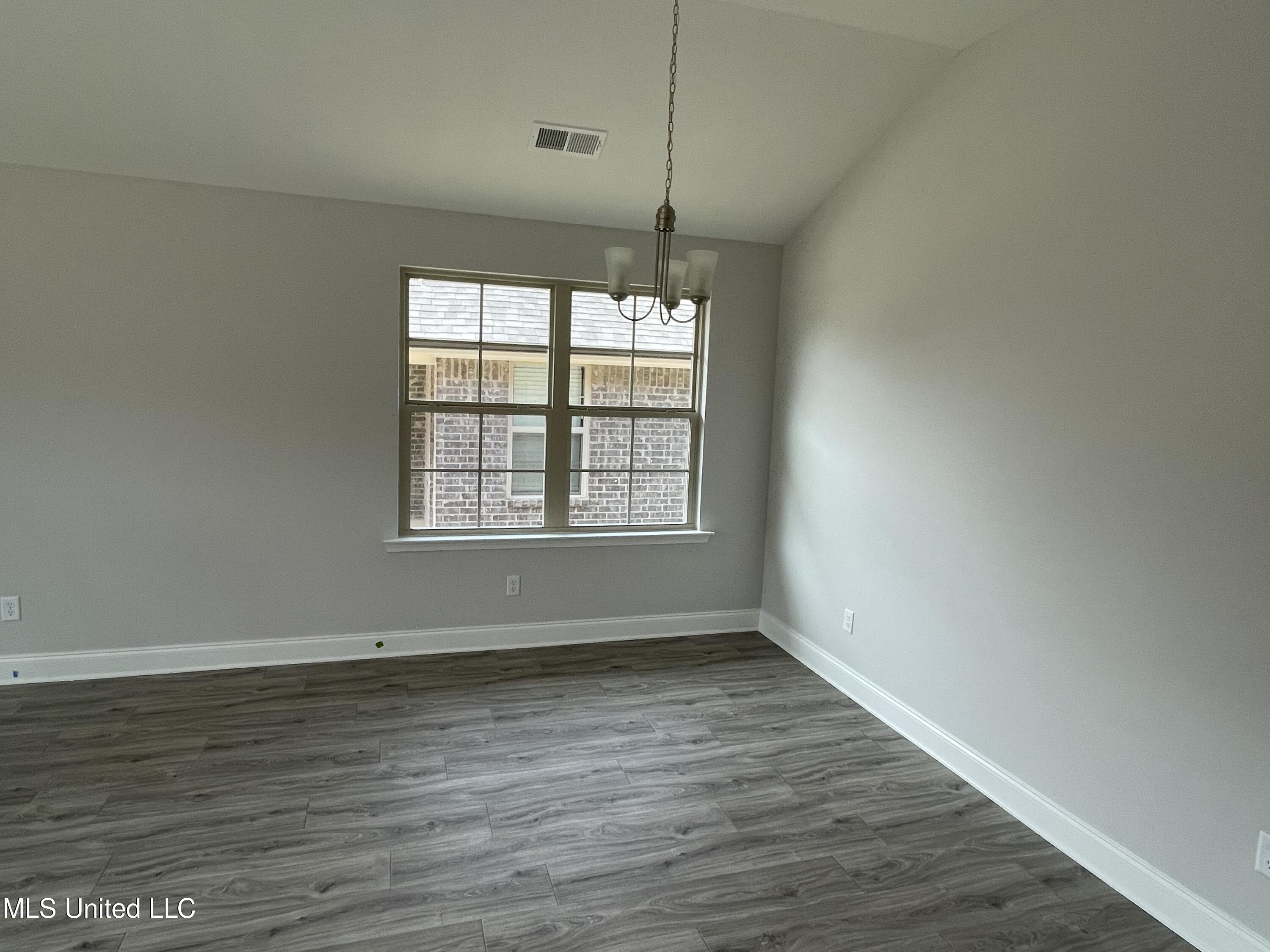 1543 Reece Drive South Southaven, MS 38671 - Photo 4 of 9 65B4C09D-9948-4D14-8C16-0C93717FAC86
