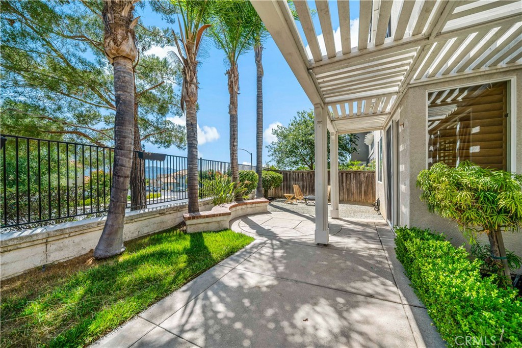 33307 Decada Street Temecula, CA 92592 - Photo 19 of 35 a garden view with a seating space