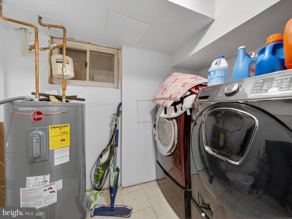 13427 Delaney Road Woodbridge, VA 22193 - Photo 49 of 57 a utility room with dryer and washer