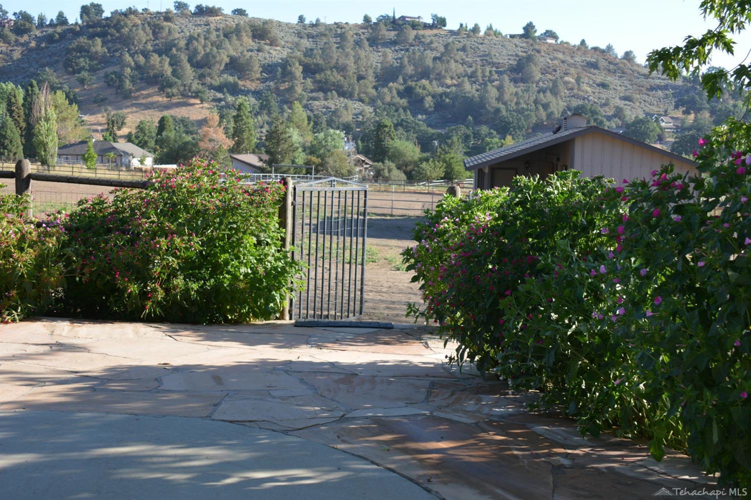 26300 Bear Valley Road Tehachapi, CA 93561 - Photo 24 of 44 Gallery Image 24