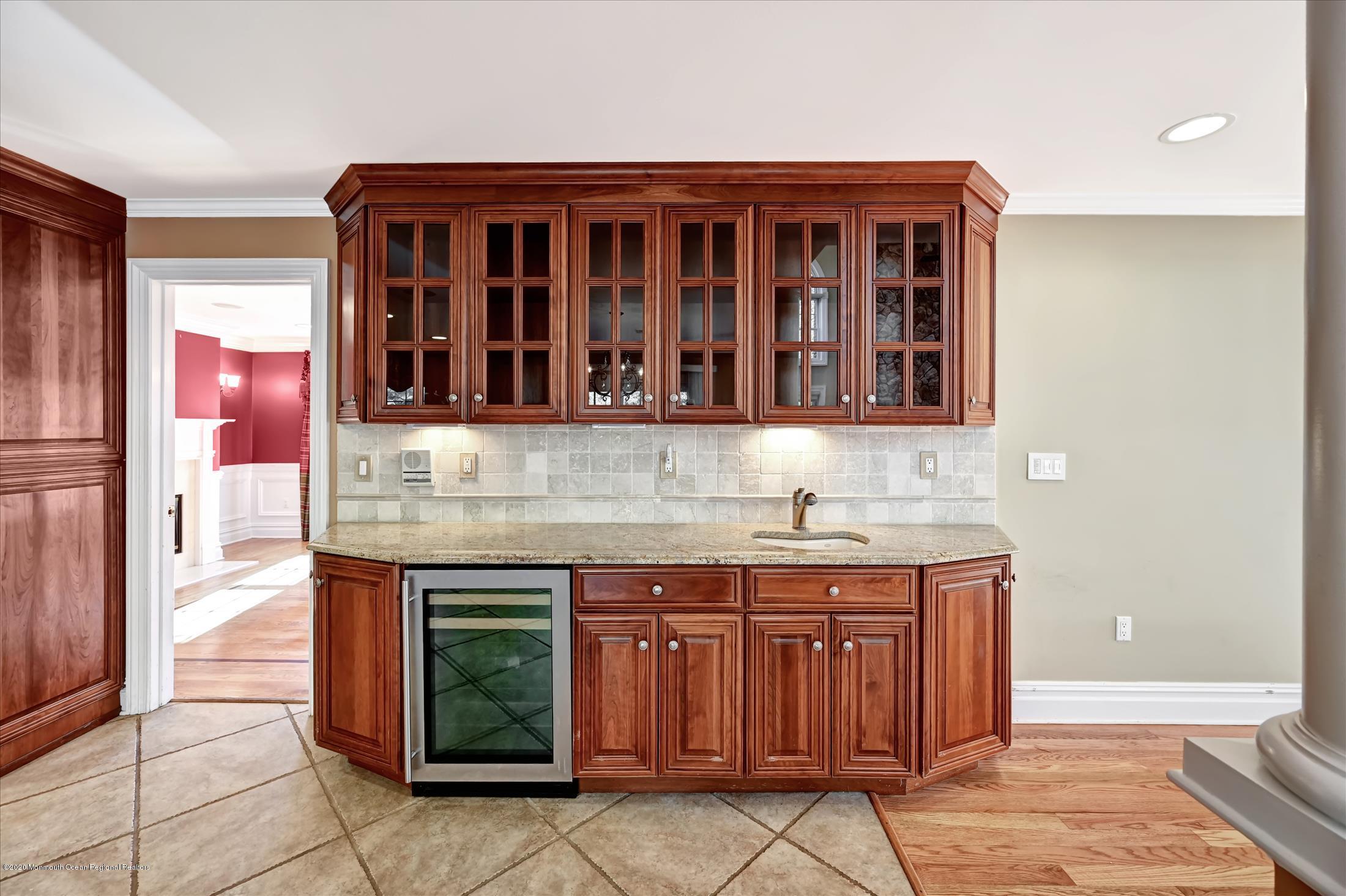 7 Beverly Drive Holmdel, NJ 07733 - Photo 16 of 62 Kitchen (5)