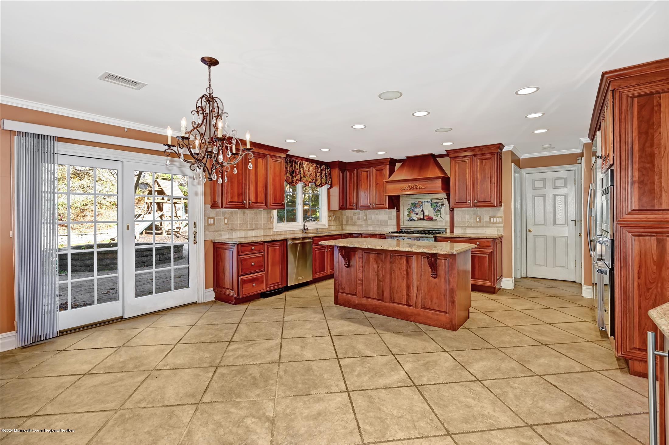 7 Beverly Drive Holmdel, NJ 07733 - Photo 17 of 62 Kitchen VS