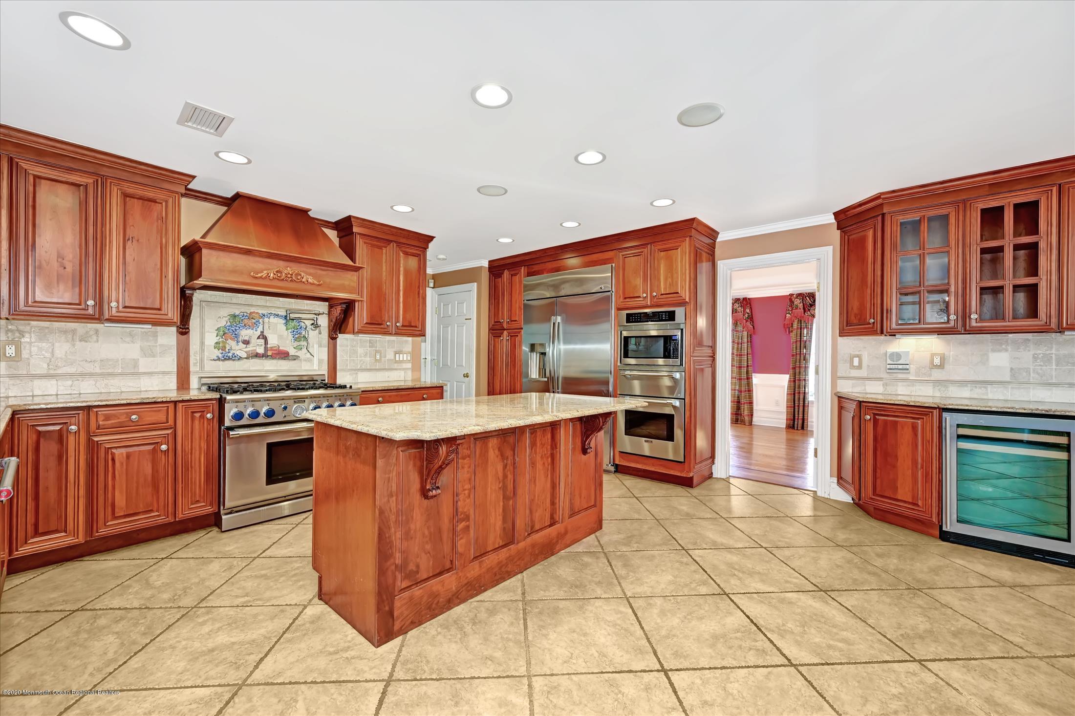 7 Beverly Drive Holmdel, NJ 07733 - Photo 18 of 62 Kitchen (2) (2)