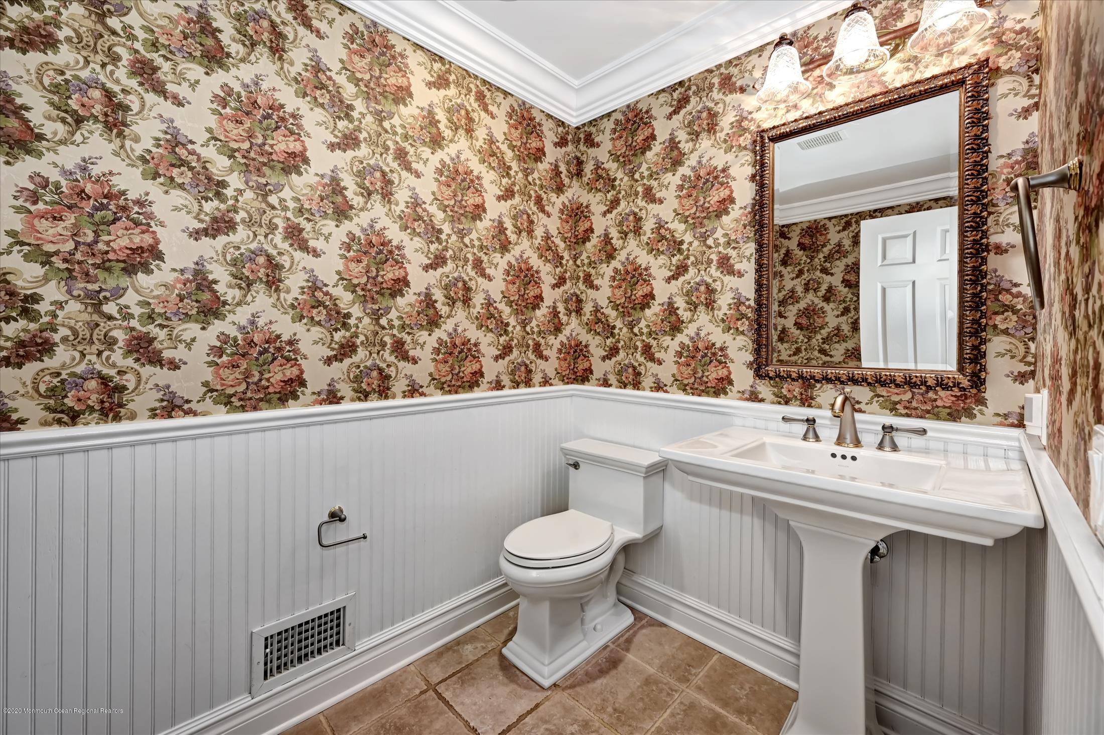 7 Beverly Drive Holmdel, NJ 07733 - Photo 37 of 62 Powder Room