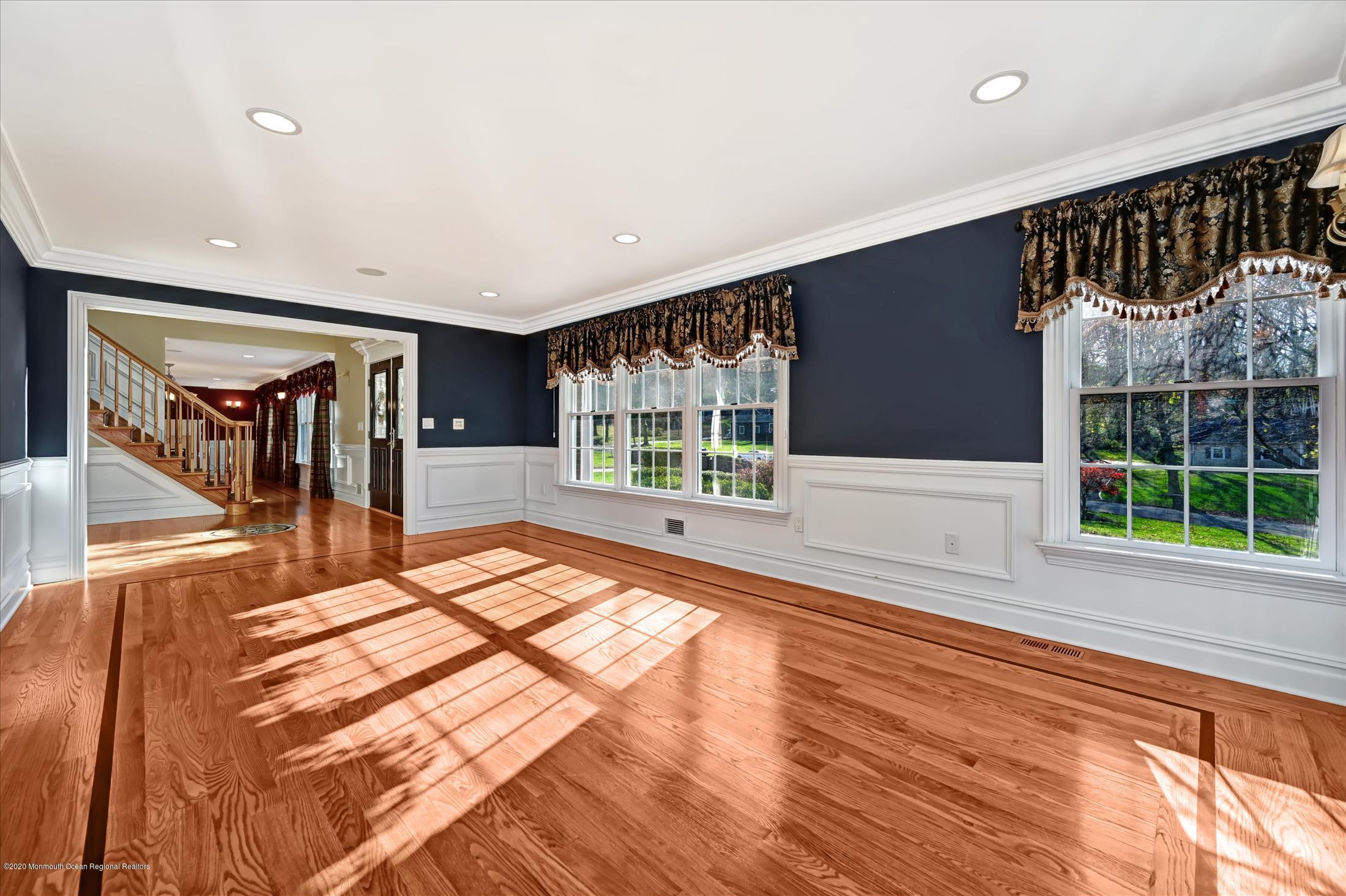 7 Beverly Drive Holmdel, NJ 07733 - Photo 8 of 62 Living (1)