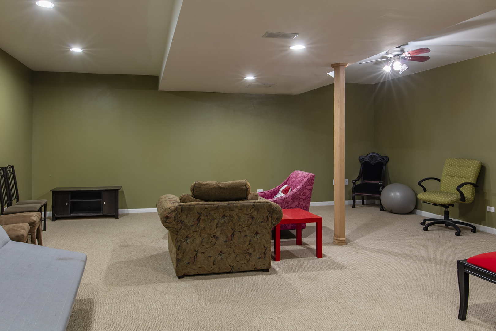 768 North Overlook Trail Round Lake, IL 60073 - Photo 20 of 34 a living room with furniture and a flat screen tv