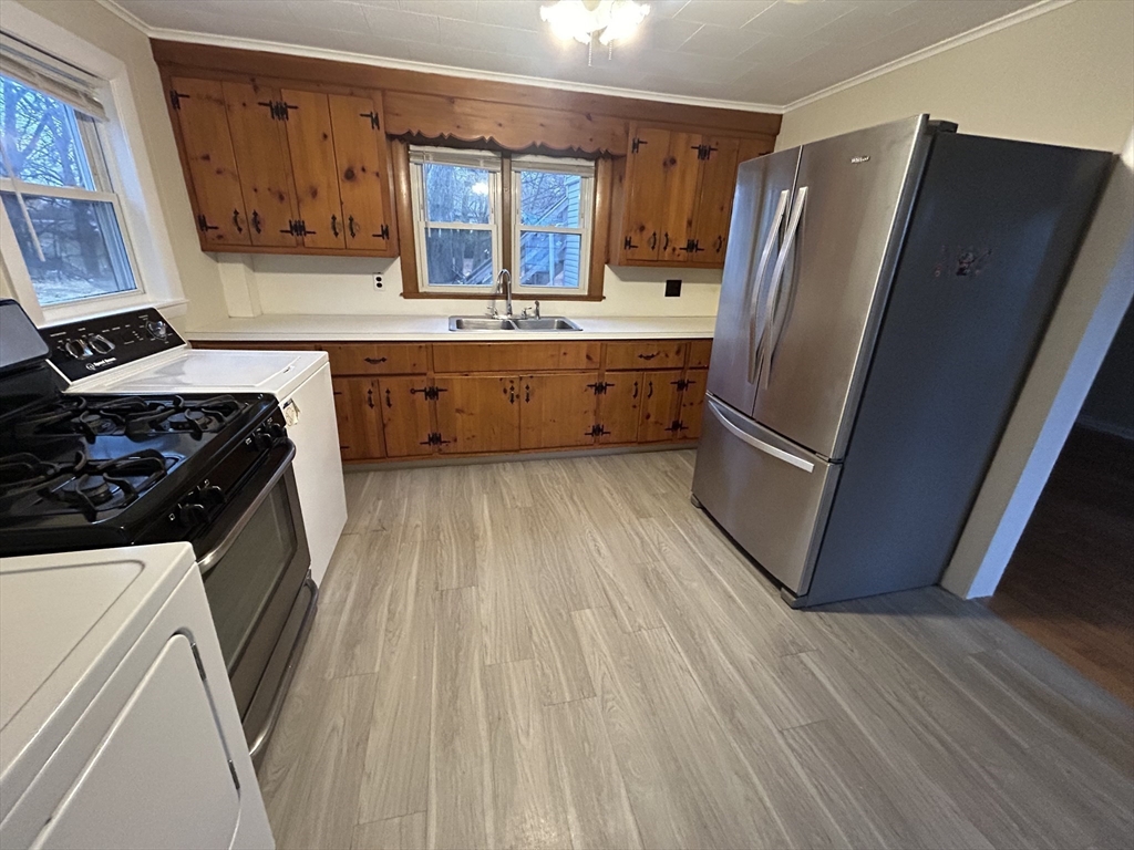 16 East Walnut Street, Unit 1 Milford, MA 01757 - Photo 3 of 13