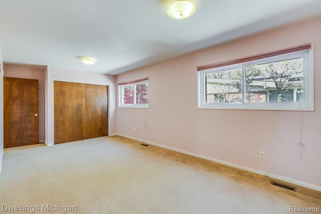 17148 Rougeway Street Livonia, MI 48152 - Photo 17 of 35 _MG_0229.jpg