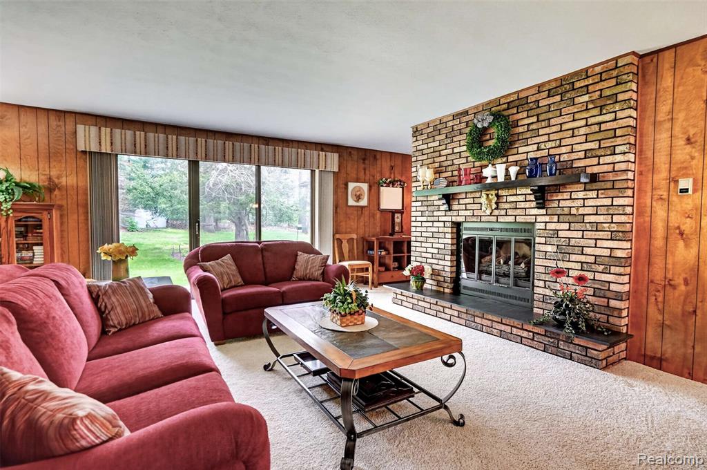 10467 Mcgregor Road Pinckney, MI 48169 - Photo 6 of 33 Gallery Image 6