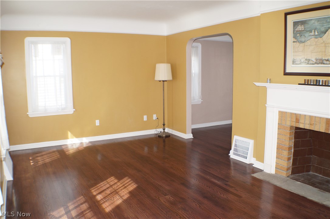 4681 Anderson Road Cleveland, OH 44121 - Photo 4 of 18 Spacious living room opens to the formal dining room.