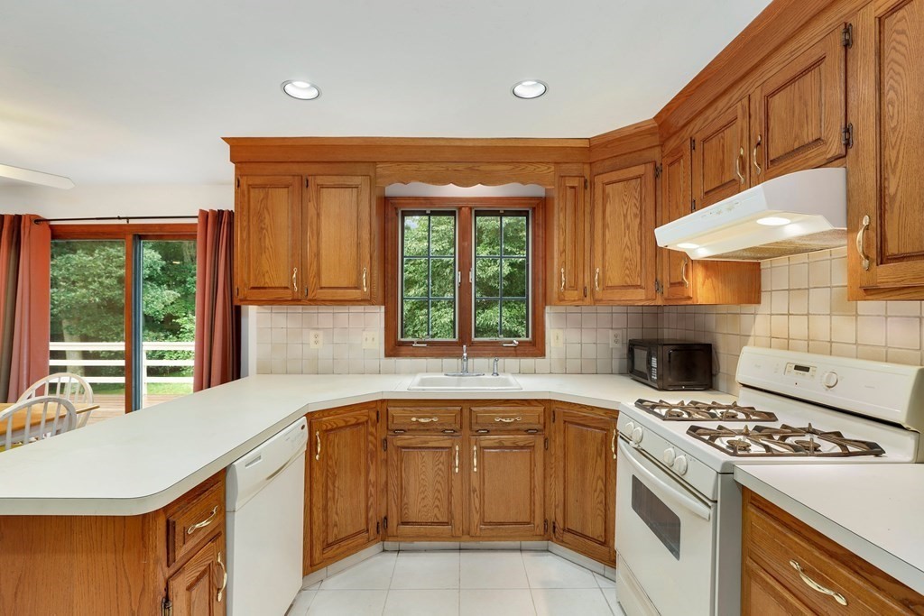 21 Walnut Hill Road Millis, MA 02054 - Photo 13 of 42 Gallery Image 13