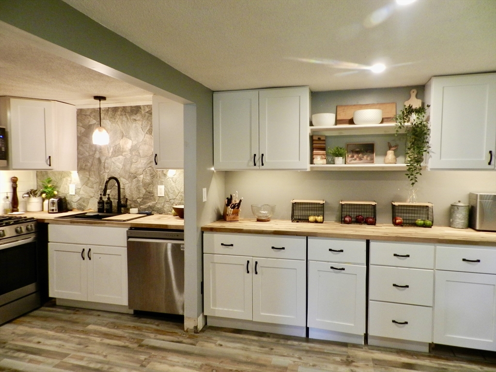 20 Moscow Road West Stockbridge, MA 01266 - Photo 4 of 22
