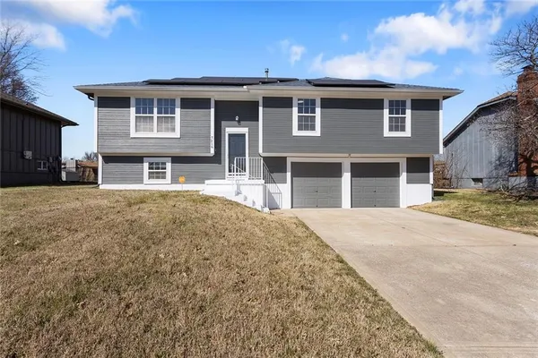 $300,000 | 7316 Harry S Truman Drive, Grandview, MO 64030