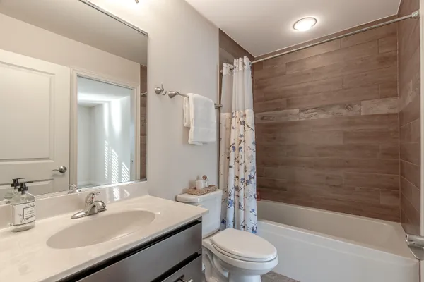 $530,000 | 612 Village Point, Chesterton, IN 46304