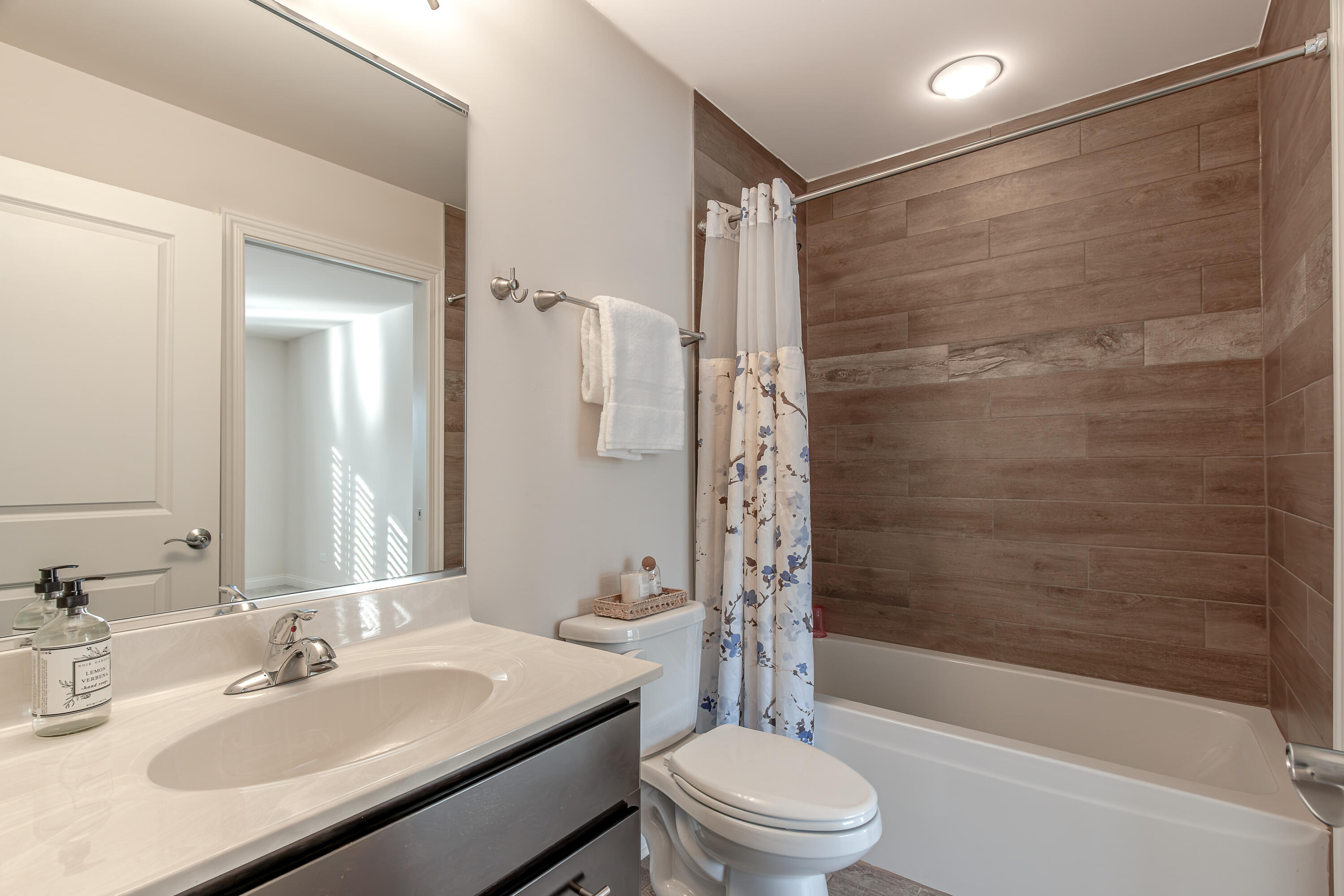 612 Village Point Chesterton, IN 46304 - Photo 14 of 37 3000x2000