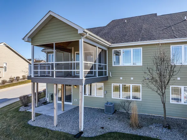 $530,000 | 612 Village Point, Chesterton, IN 46304