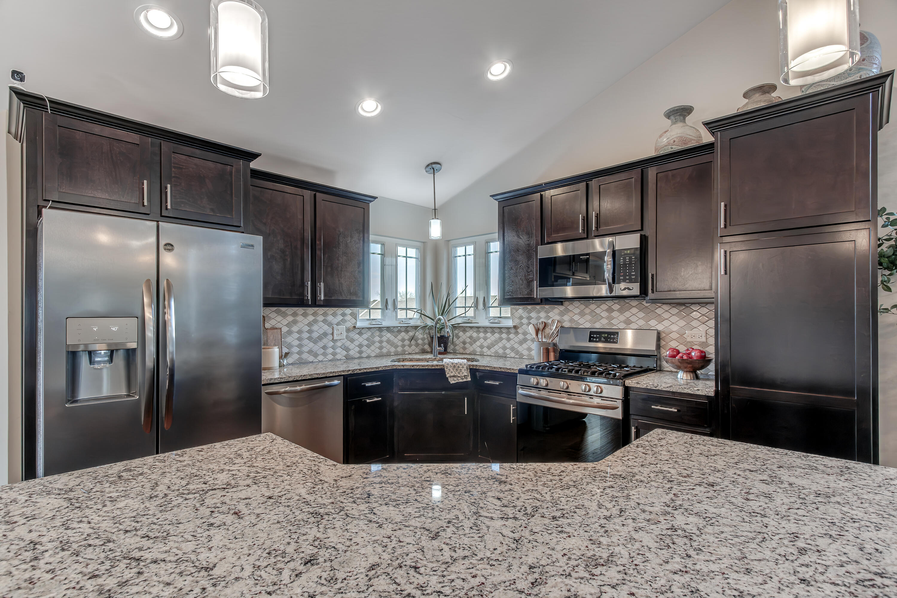 612 Village Point Chesterton, IN 46304 - Photo 7 of 37 3000x1999