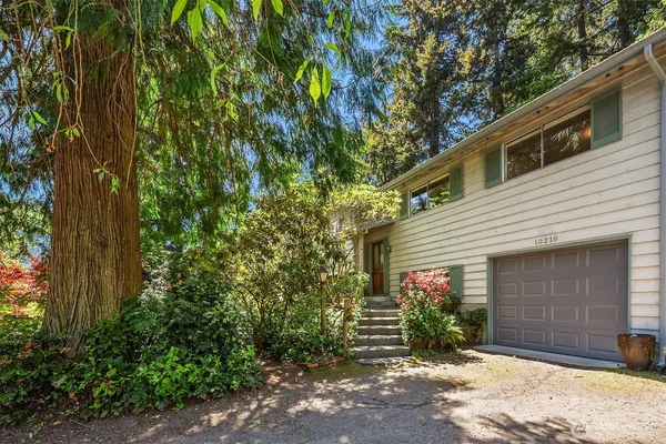 $747,000 | 10218 Southwest Tillicum Lane, Vashon, WA 98070