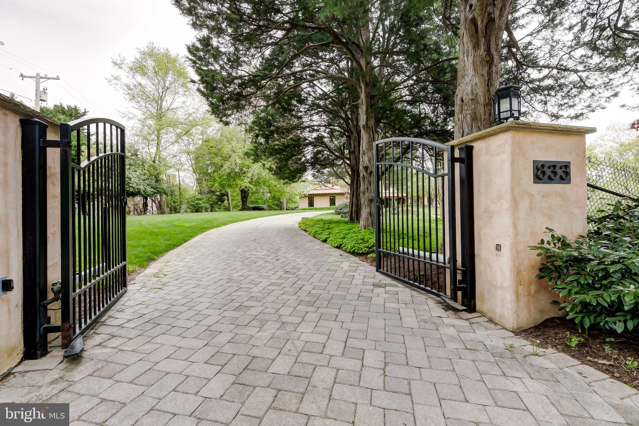 833 Londontown Road Edgewater, MD 21037 - Photo 5 of 100 Gated Entry & Winding Paver Stone Driveway