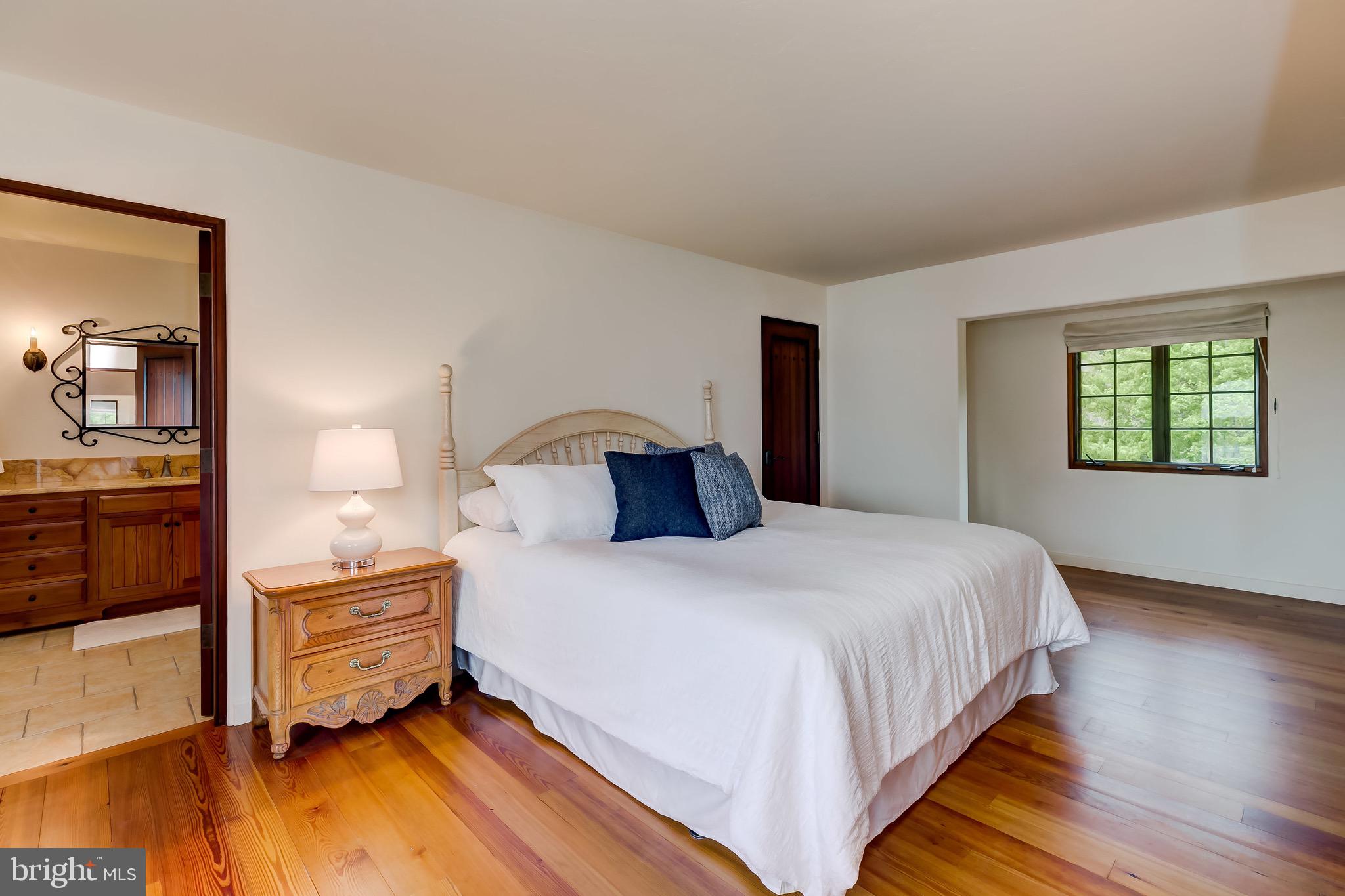 833 Londontown Road Edgewater, MD 21037 - Photo 54 of 100 Bedroom 3 w/Full Bath and a Sitting Nook