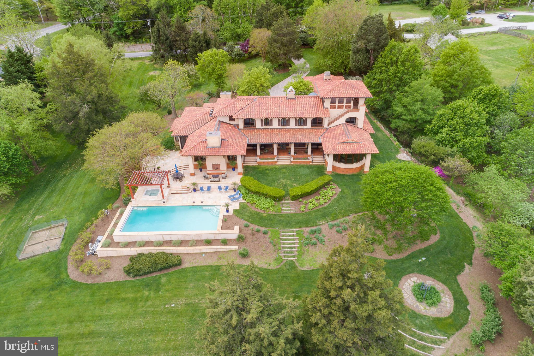 833 Londontown Road Edgewater, MD 21037 - Photo 62 of 100 Do you see a Swimming Pool?