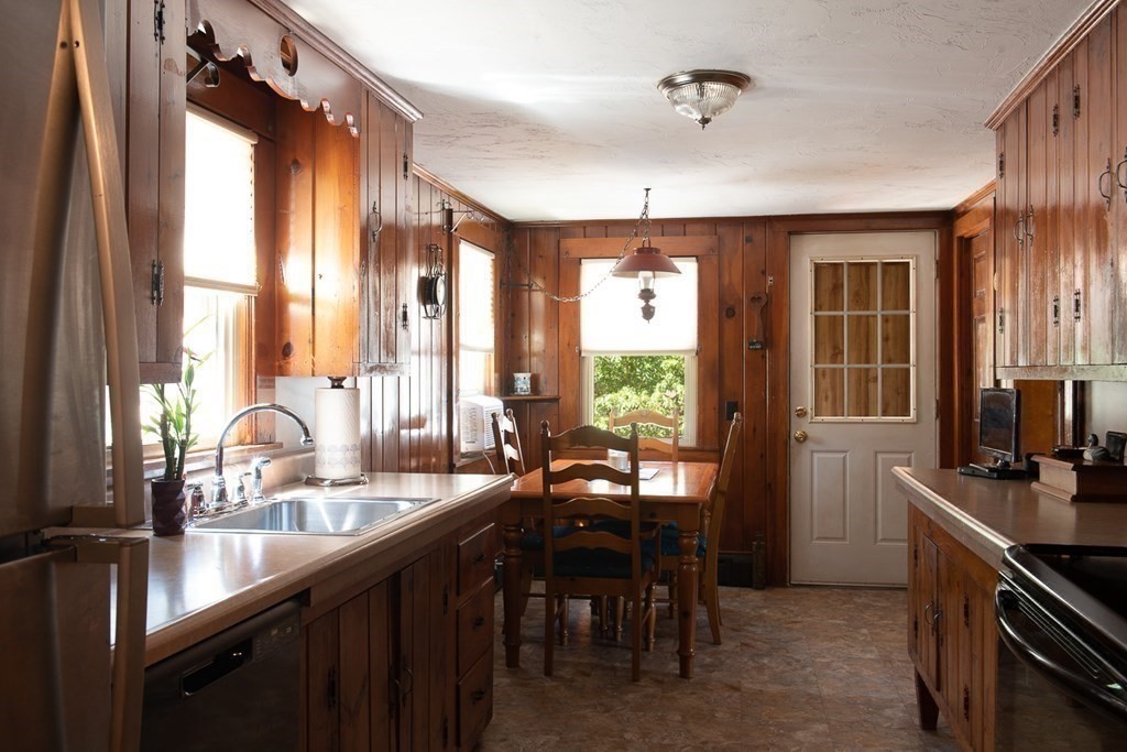 12 Spectacle Pond Road Wareham, MA 02538 - Photo 5 of 18