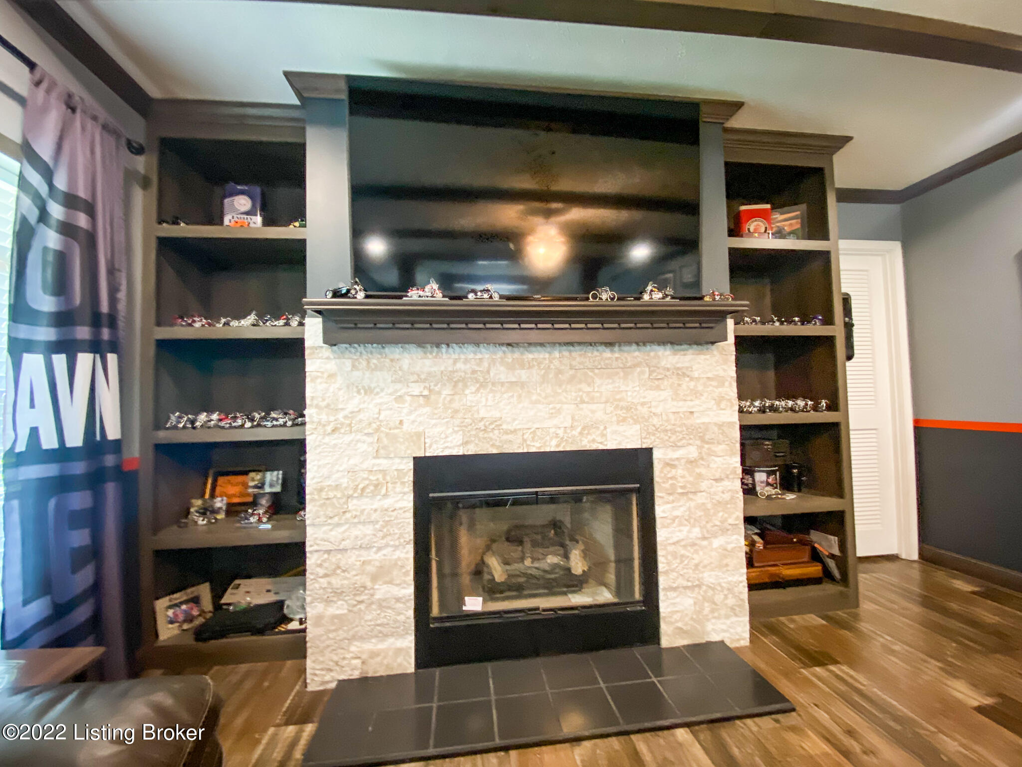 935 Frontage Road Leitchfield, KY 42754 - Photo 16 of 96 Fireplace and Built-Ins in Family Room