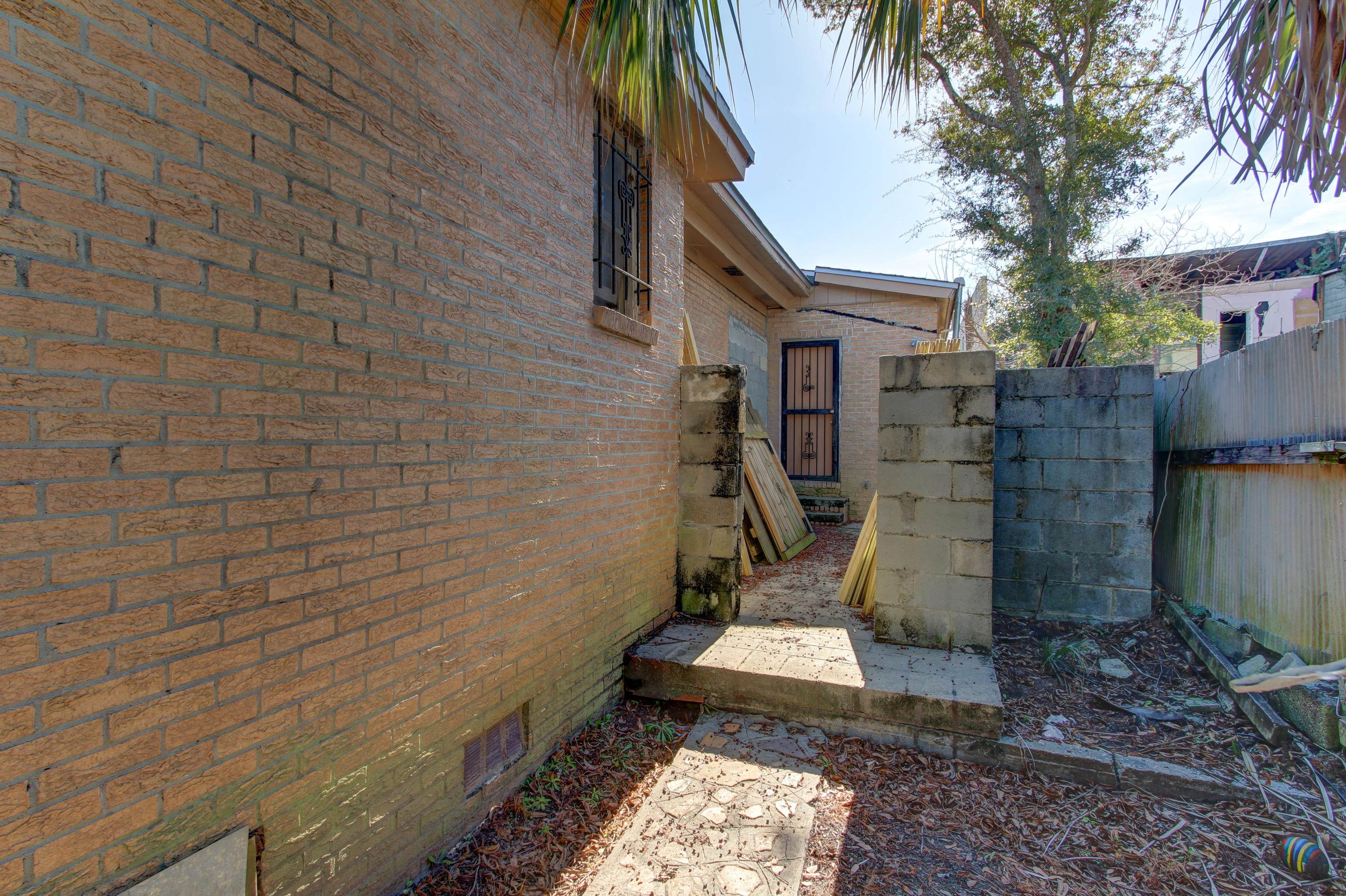 87 Romney Street Charleston, SC 29403 - Photo 4 of 21 87 Romney St (5)