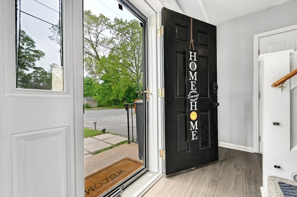 15 Jackson Road Webster, MA 01570 - Photo 6 of 31 a view of an entryway