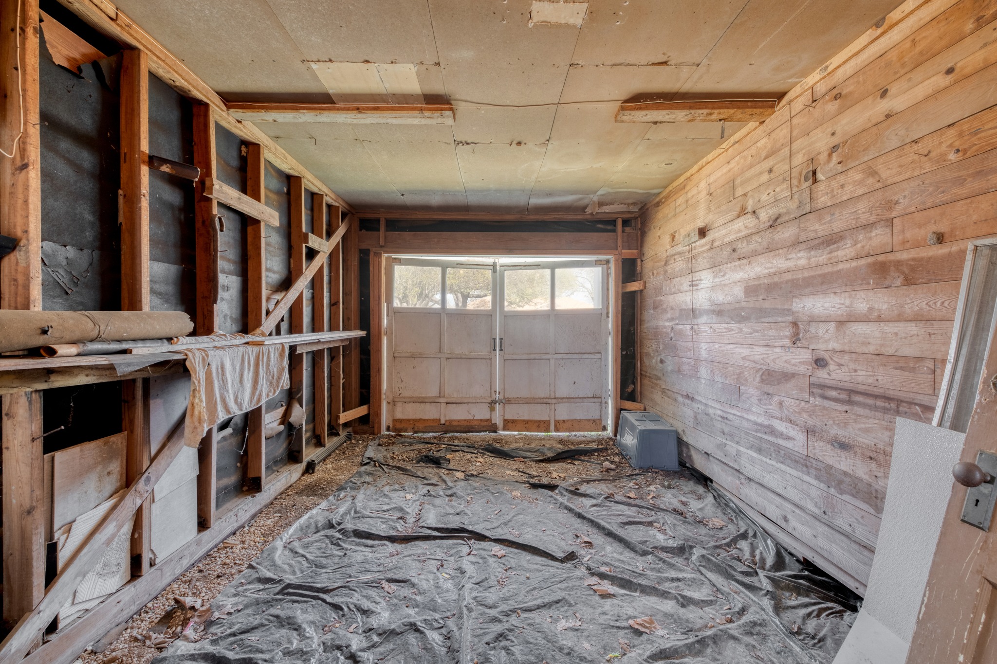 710 North Ave H Elgin, TX 78621 - Photo 20 of 25 Attached single-car dirt floor garage.