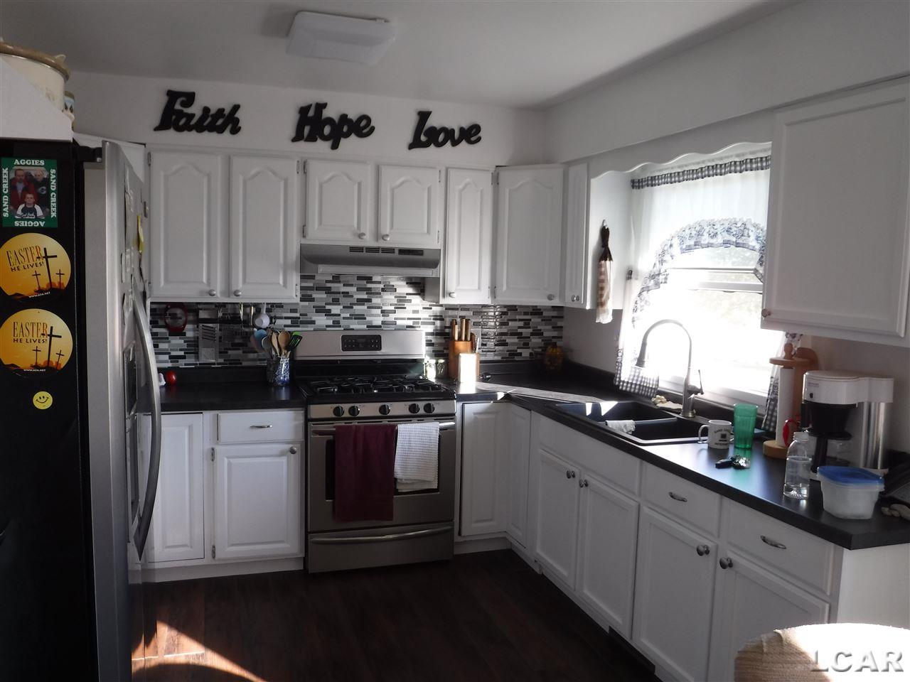 5877 West Carleton Road Clayton, MI 49235 - Photo 5 of 25 31350530-4.JPG