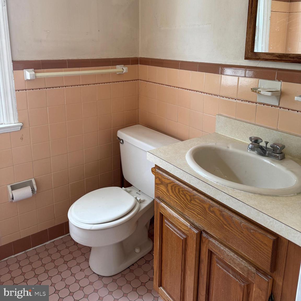407 Willow Road Oreland, PA 19075 - Photo 20 of 30 a bathroom with a toilet and a sink