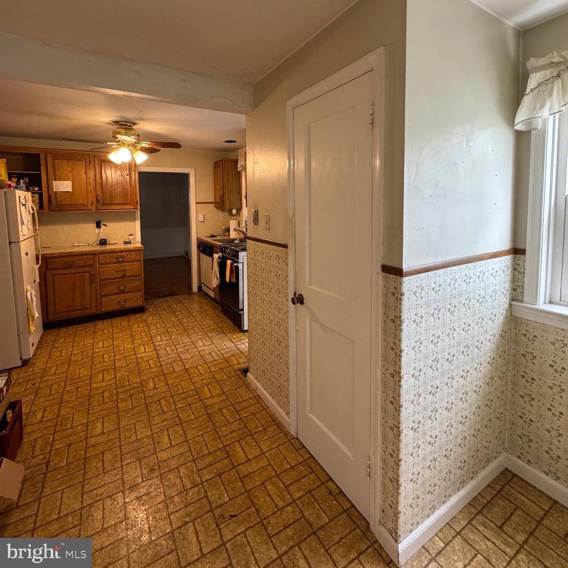 407 Willow Road Oreland, PA 19075 - Photo 10 of 30 a bathroom with a shower and a mirror