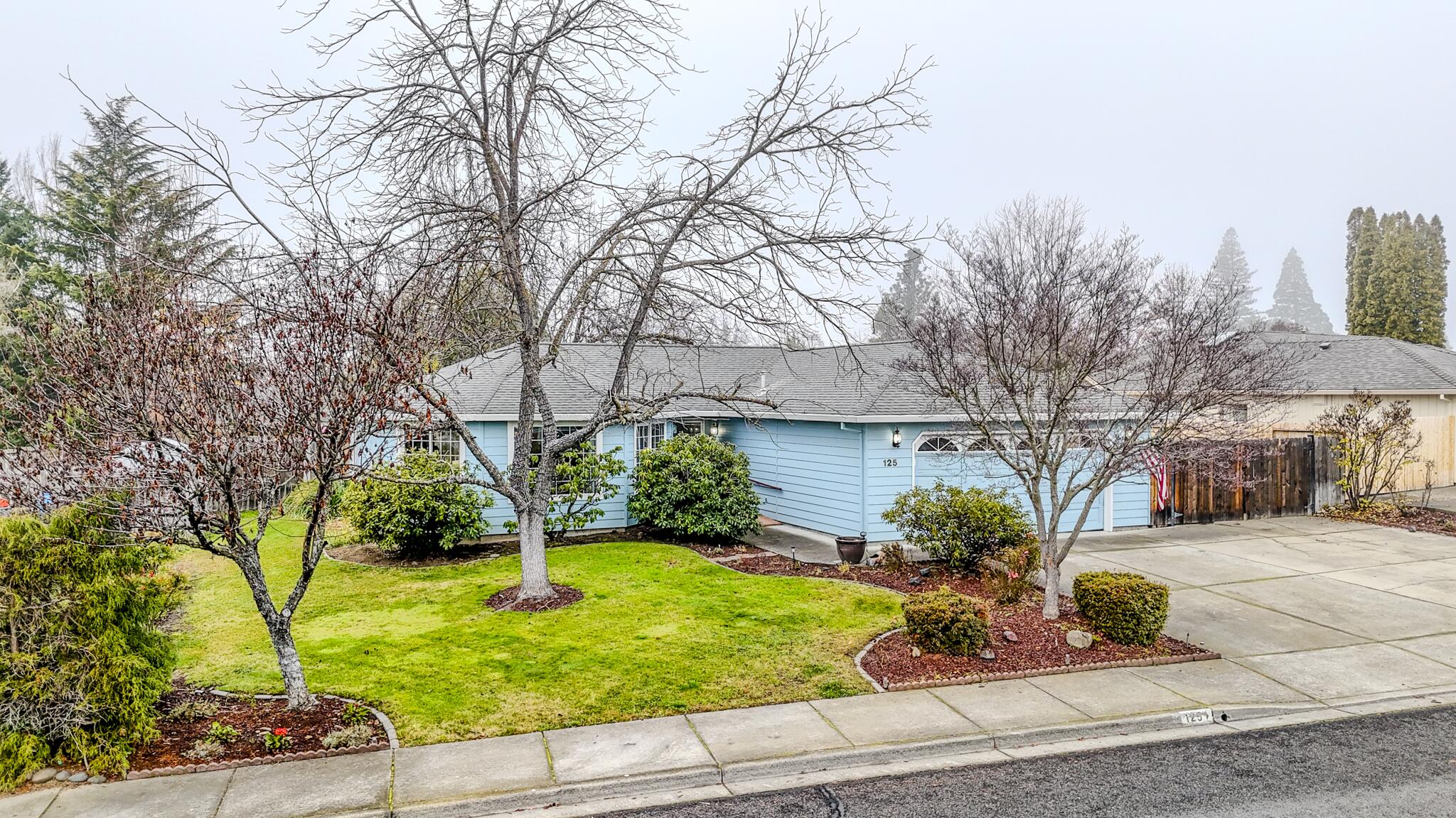 125 Meadow View Drive Phoenix, OR 97535 - Photo 2 of 27 DJI_20251210090738_0197_D-HDR