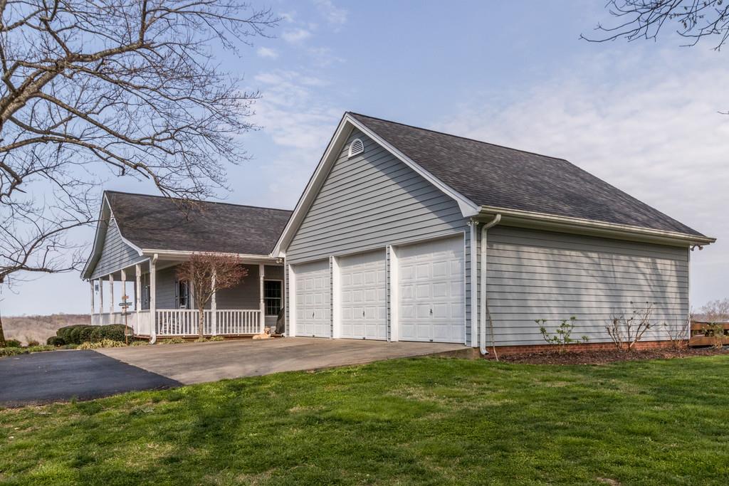 373 Gimlet Road Fayetteville, TN 37334 - Photo 16 of 29 a view of a house with a backyard