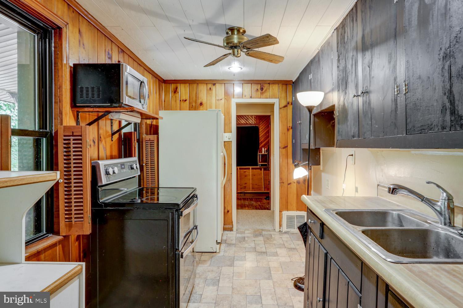 1675 Conewago Creek Road Manchester, PA 17345 - Photo 8 of 28 Galley Kitchen