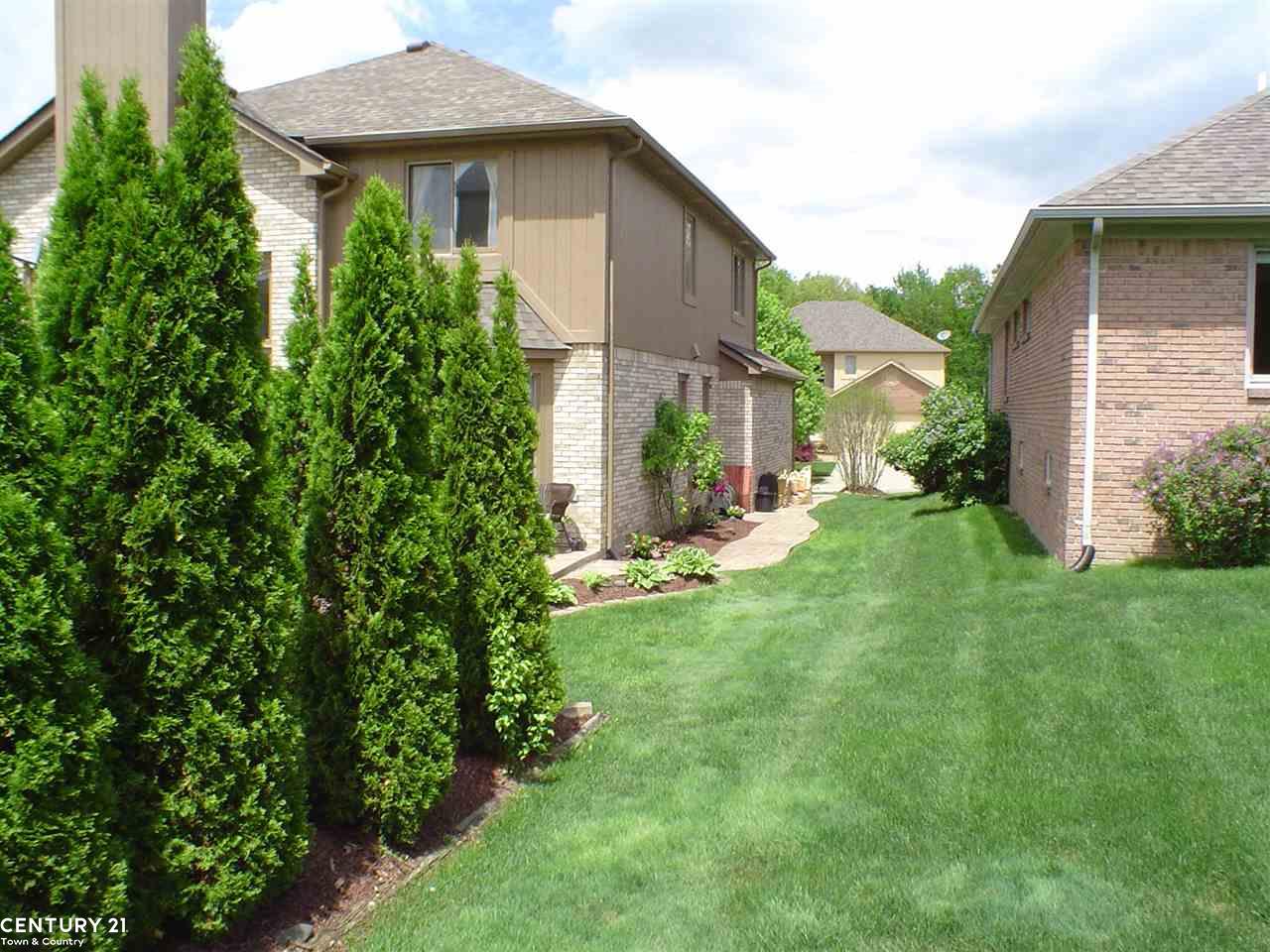 1009 River Mist Drive Rochester, MI 48307 - Photo 45 of 45 31243816-44.JPG